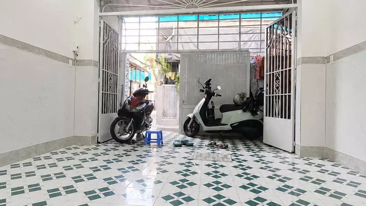NHÀ NỞ HẬU ĐẸP–SÁT MT-TRƯỚC CỔNG TRƯỜNG PHAN BỘI CHÂU.-anh-2