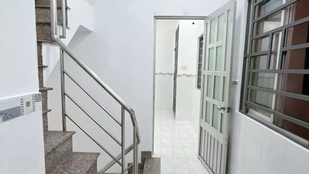 Sát mặt tiền hẻm xe hơi Q4
Ngang 6 Dài 4,65m 
Đúc bê tông 4 tấm 
GIẢM NGAY 500 TRIỆU 

HƠN 2,-anh-4