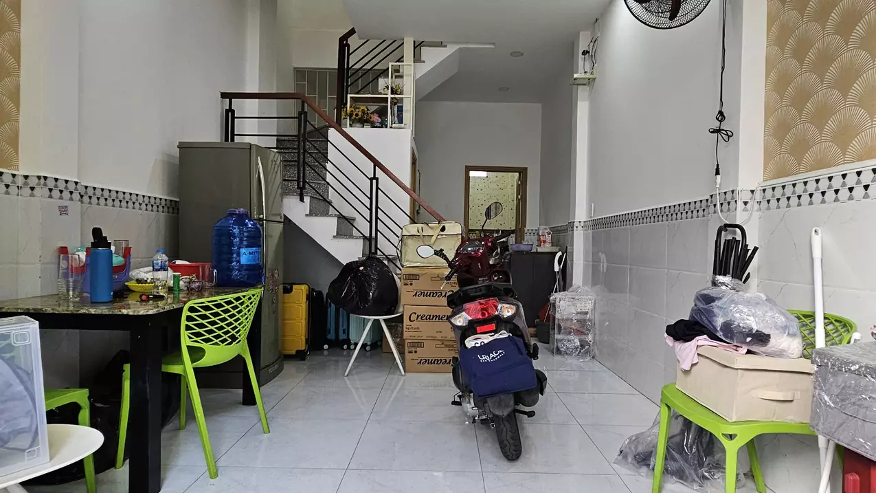 Sát mặt tiền Q4 
Ngang 3.2 Dài 12 m nở hậu 3.6 m
2 TẤM CÓ 4 TỶ-anh-2