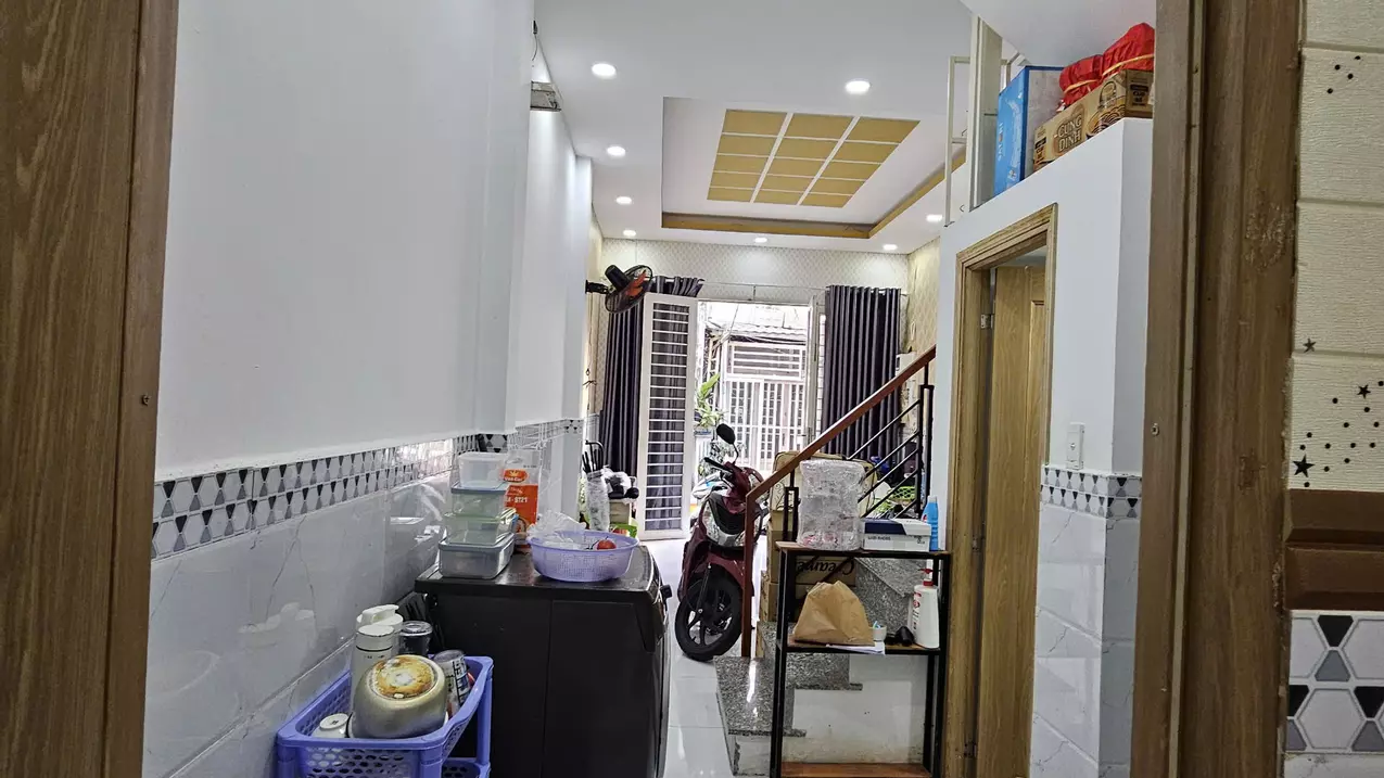 Sát mặt tiền Q4 
Ngang 3.2 Dài 12 m nở hậu 3.6 m
2 TẤM CÓ 4 TỶ-anh-3