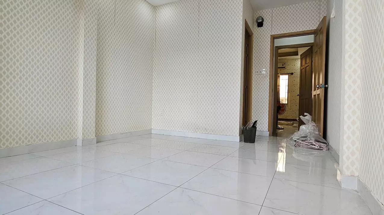 Sát mặt tiền Q4 
Ngang 3.2 Dài 12 m nở hậu 3.6 m
2 TẤM CÓ 4 TỶ-anh-4