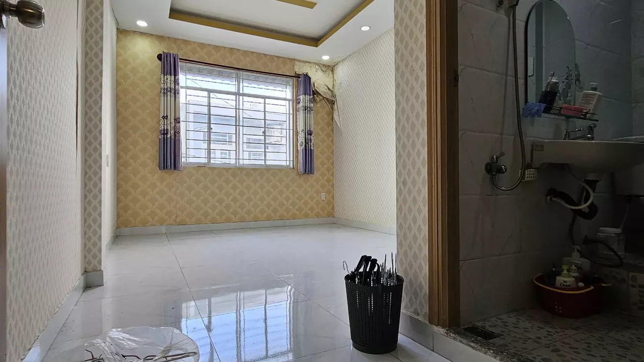 Sát mặt tiền Q4 
Ngang 3.2 Dài 12 m nở hậu 3.6 m
2 TẤM CÓ 4 TỶ-anh-5