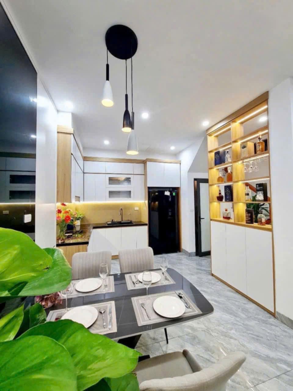 SIÊU PHẨM - LÔ GÓC OTO QUAY ĐẦU-NHÀ MỚI , HÀNG HÓT PHẠM VĂN ĐỒNG 35M, 5 TẦNG, 8 TỶ 2-anh-1