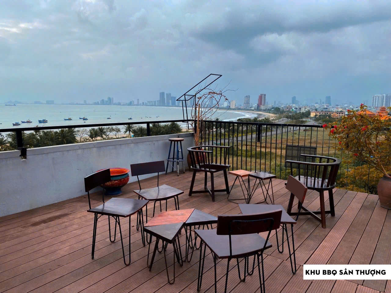 View biển nghỉ dưỡng - Bán Toà Căn Hộ Đường Vũ Ngọc Nhạ 7 tầng dòng tiền tốt.-anh-3