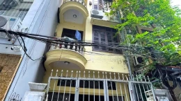 70m-no-hau-duong-doc-ngu-o-to-vao-tan-cua-hang-xom-net