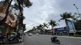 ban-nha-mat-tien-32-gan-cau-dau-sau-nen-18x110m