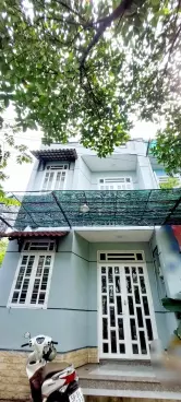 nha-rong-hem-thong-gan-mat-tien-canh-bigc-truong-chinh-35-ty