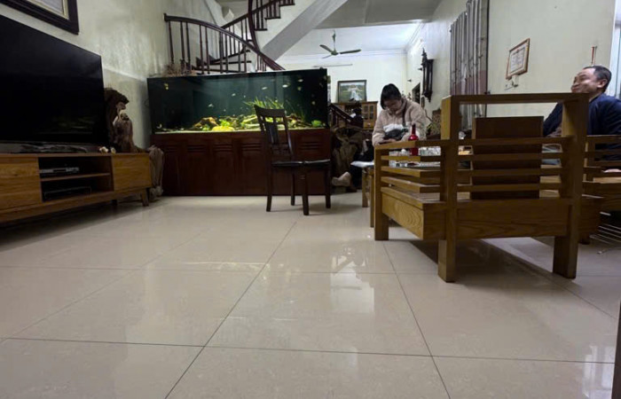 ban-100m-nam-du-tang-nha-gan-o-to-hoang-mai