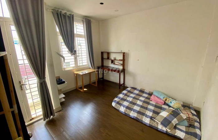 cho-thue-tang-2-ban-cong-cua-so-view-xin-32m2